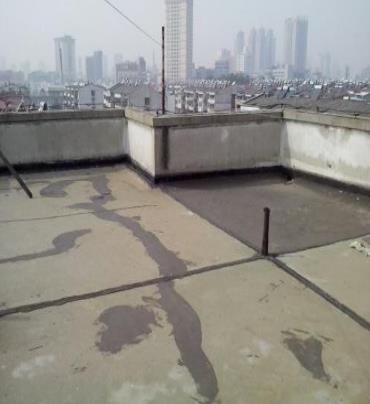 城阳漏水维修 楼顶漏水是什么原因，楼顶漏水维修方法是什么?